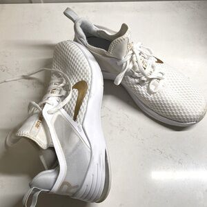 Nike Women's Air Max Bella Trainer 2 Sneaker size 8